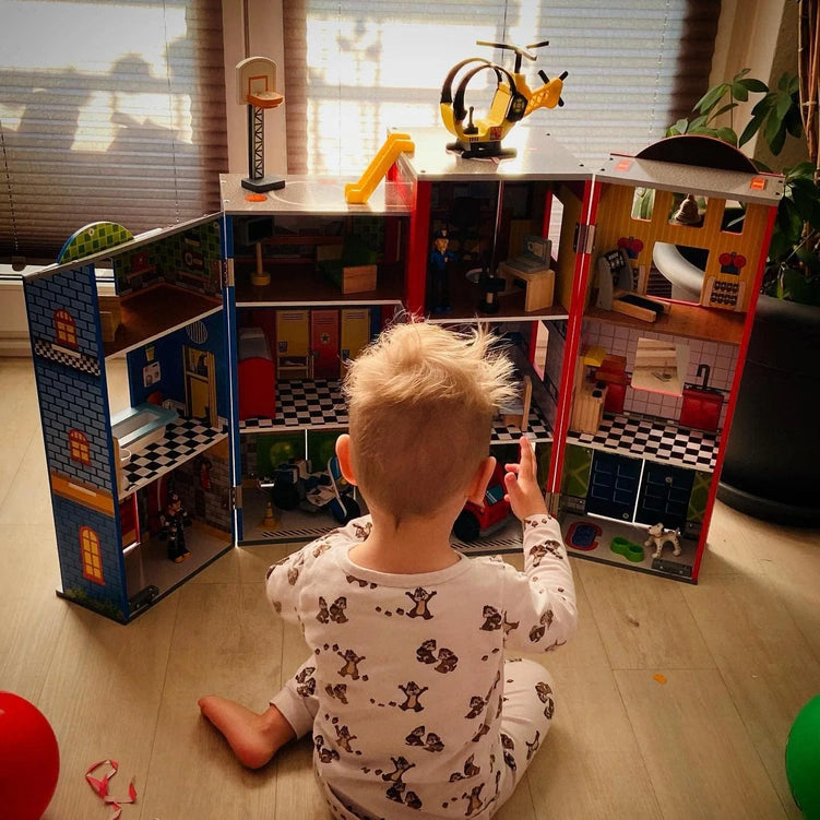 Wooden play set, 3 levels, with 26 accessories, folds for storage